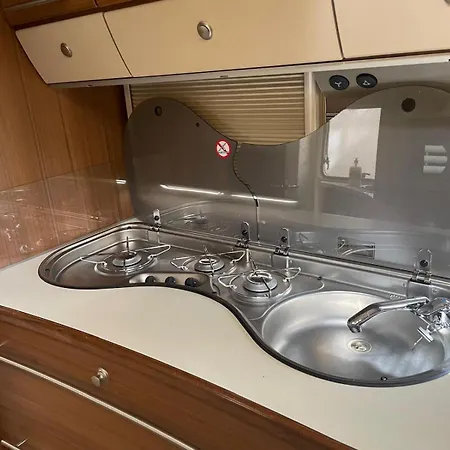 캠프장 Camper Albanien 골렘